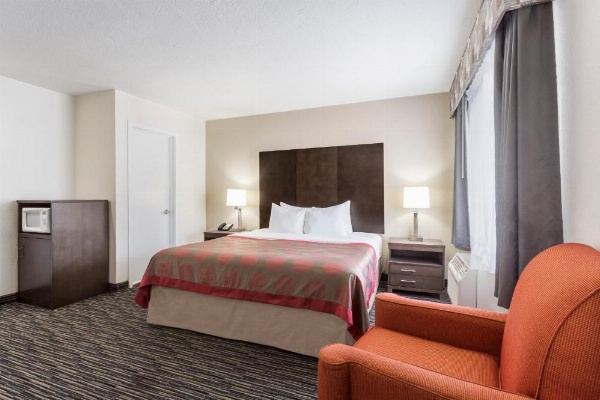 Ramada by Wyndham Monterey image 17